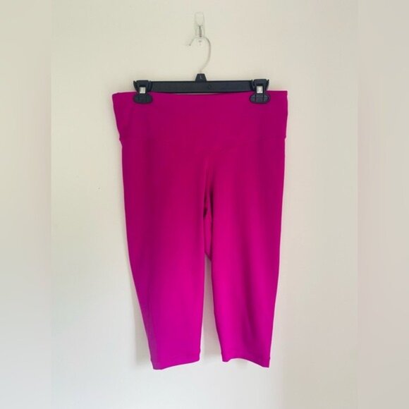 GapFit Pants - NWT GapFit Eclipse High Rise Magenta Crop Leggings Size L Stretchy Breathable